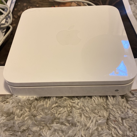Apple Router AirPort Extreme Base Station Model A1143 - Picture 3 of 13